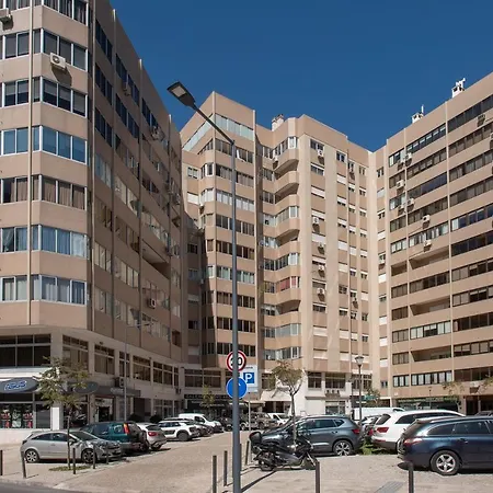 Myplace - Areeiro Апартаменты *